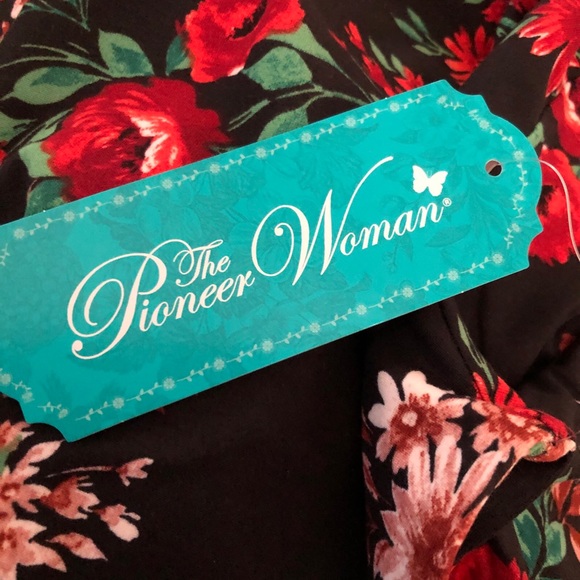 THE PIONEER WOMAN Top Size Medium Semi Loose 3/4 Sleeves Floral New - Picture 6 of 9